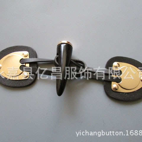 高档皮革树脂牛角搭扣 皮片金属镂空大衣外套纽扣对扣辅料