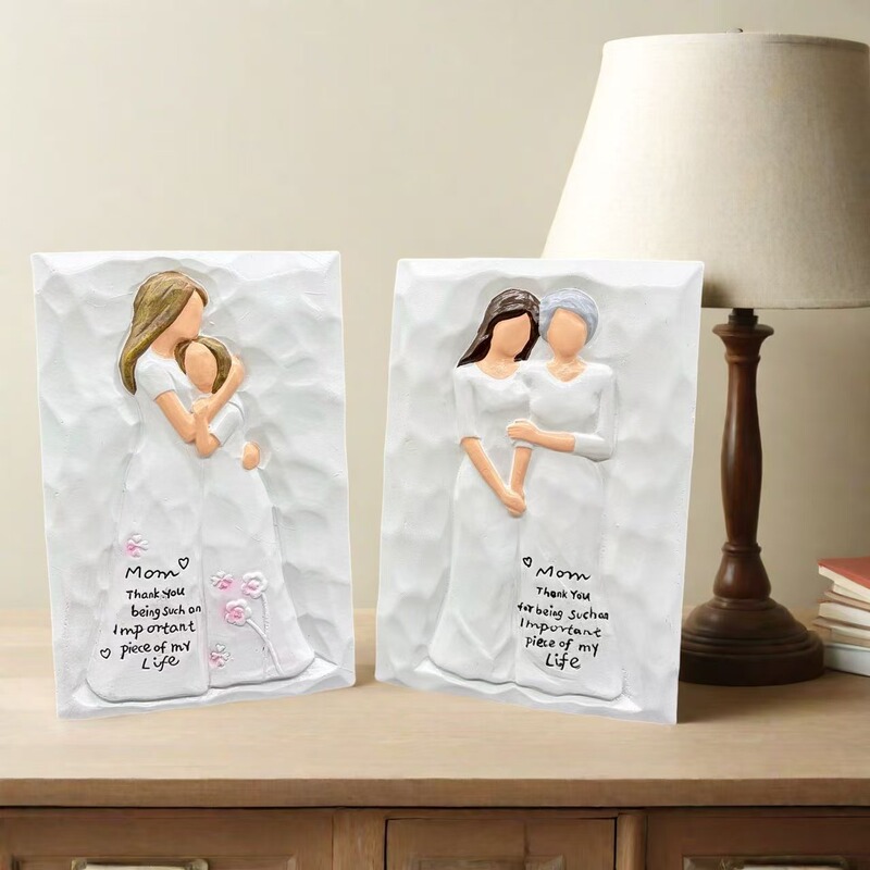 Cross-Border New Mother's Day Resin Ornament Office Desktop Decoration Gift Modern Simple Hug Heart Memorial