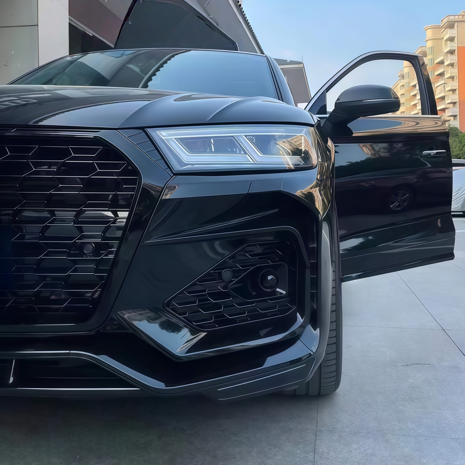 2018-2020 Models Suitable for Audi Q5L Modified Rsq5 Front Bumper Assembly, Large Surround Front Bumper, Front Grille