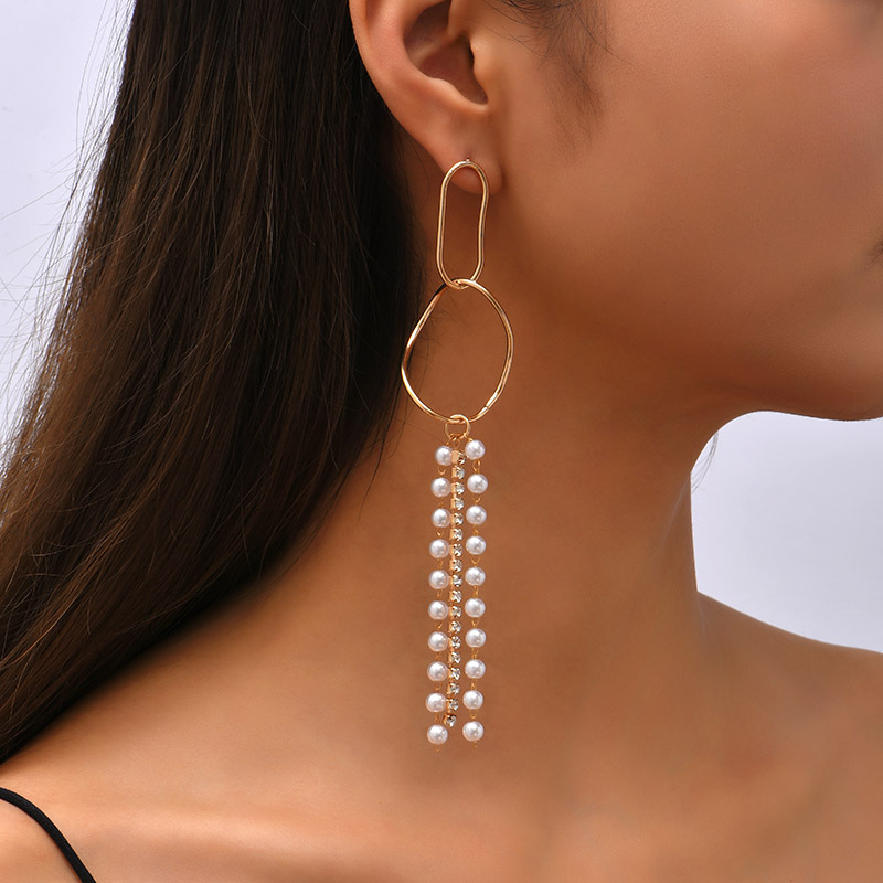 Fashion Long Flow Pearl Tassel Claw Diamond Alloy Earrings display picture 2