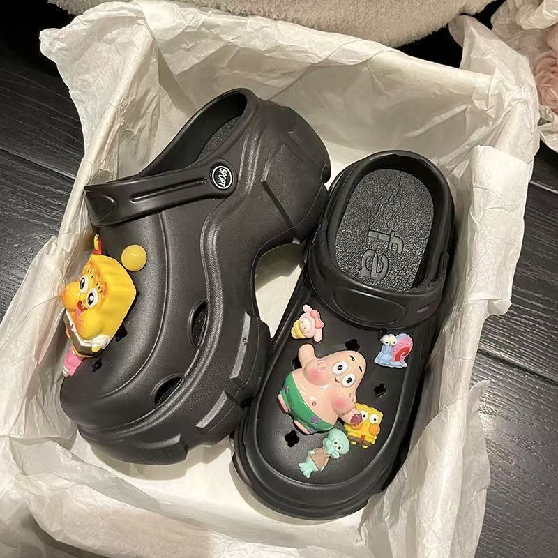 Zapatos con agujeros para mujer verano 2025 nuevo estilo de suela gruesa que pisa mierda, sandalias de uso exterior de hombre pequeño, sandalias de playa de fondo suave antideslizantes