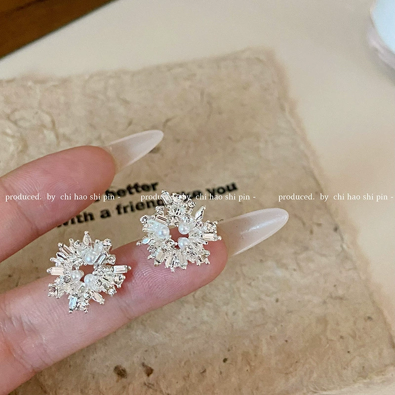 Светло-серебряные ногтевые sequins солнечный заряд, универсальные серьги с цирконом из жемчуга, стиль легкой роскоши, стиль высокого качества, простой и элегантный дизайн