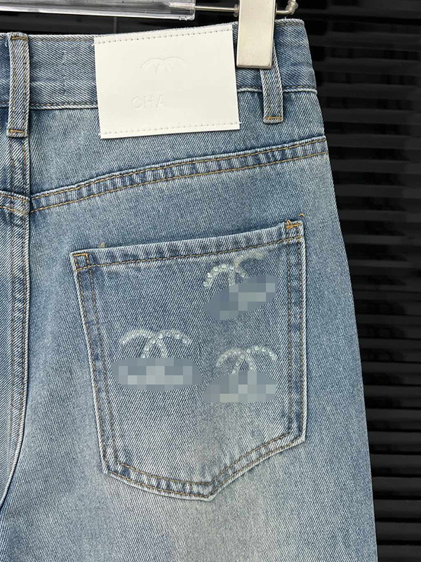南油のハイエンドの小さい香家の25夏の新型の後袋の双Cのアイロンのドリルのlogoの高い腰の狭いタイプのまっすぐな筒のデニムのズボンの女性|undefined