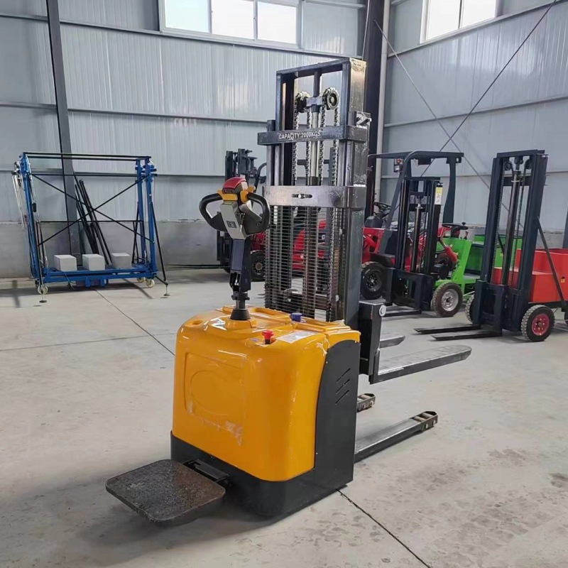 1500型站立式电动叉车厂家 小型手扶式电动堆高车 货物装卸车叉车