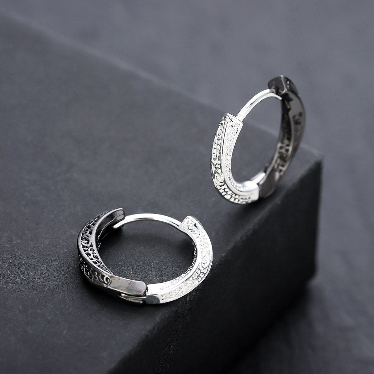 (Samsara black silver earrings)
