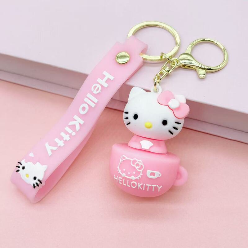 アニメkt猫ミルクティーカップのキーホルダーが可愛い学生が七夕プレゼントを並べています。|undefined