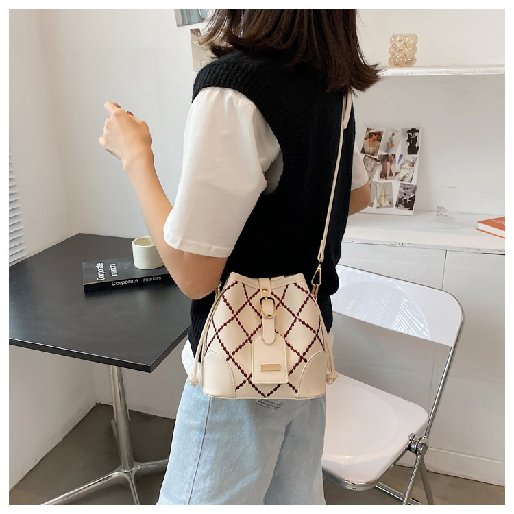 Korean Fashion Checkered Pattern Messenger Bucket Bag display picture 8