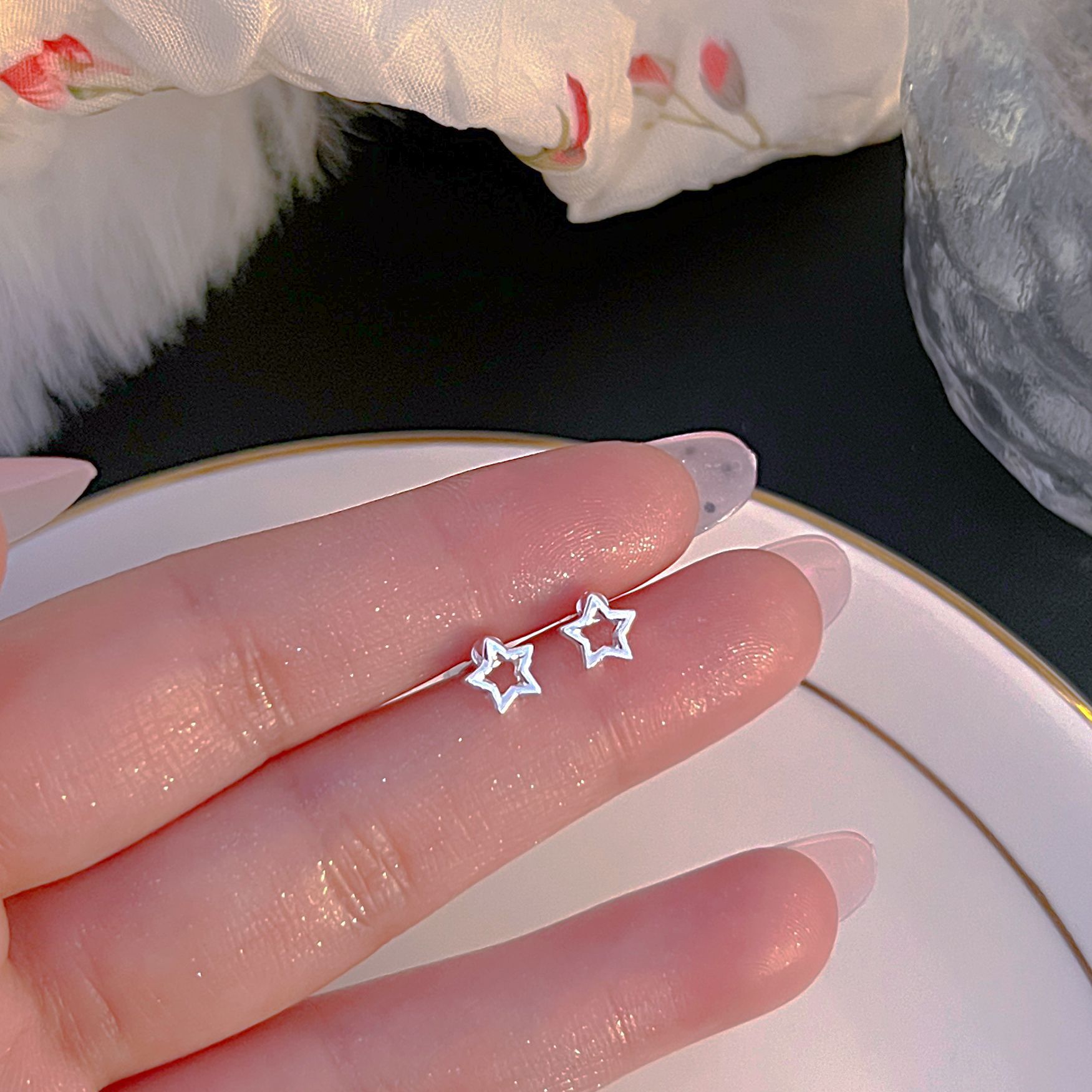Kleine S999 Sterlingsilber Ohrlöcher Pflege-Ohrstecker Damen 2025 neue Kollektion Trend vielseitige Ohrringe hochwertiges Ohrschmuck Großhandel