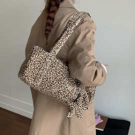 慵懒风豹纹简约单肩包女2025韩版高级感洋气轻便通勤大容量斜挎包