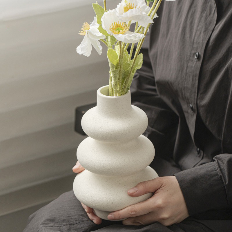 Vaso de cerámica simple moderno en el estilo de la decoración del hogar de alojamiento de la decoración del círculo de la decoración del círculo de un envío gratuito estilo nórdico