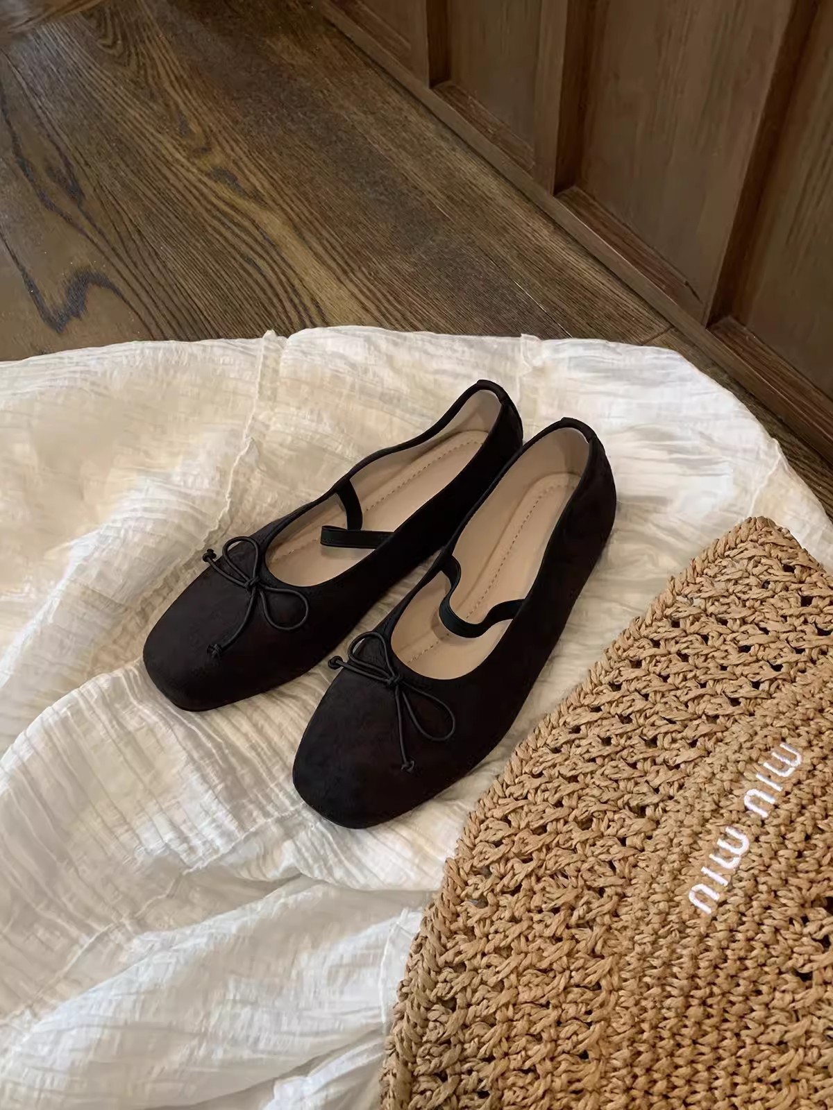 Versión de piel de oveja ~ Grava Madre con el mismo ballet elástico con una palabra con zapatos de arco plano poco profundo