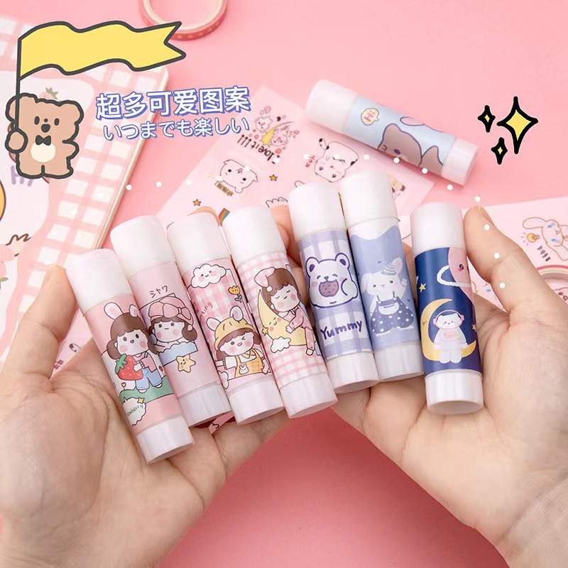 Varilla de pegamento sólido de dibujos animados pegamento sólido hecho a mano suministros de oficina pegamento para estudiantes fábrica de pegamento sólido blanco al por mayor