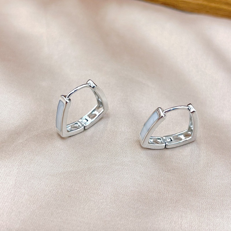 高級感ファッションシンプル耳輪ins小衆通勤耳飾り女性欧米レトロ金属気質軽贅沢イヤリング