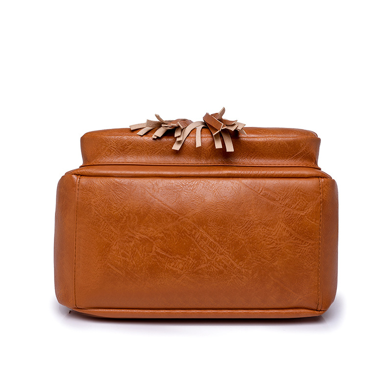 Spot wholesale 2023 nueva mochila casual de cuero suave para mujer Europa y América retro de gran capacidad con flecos mochila de viaje