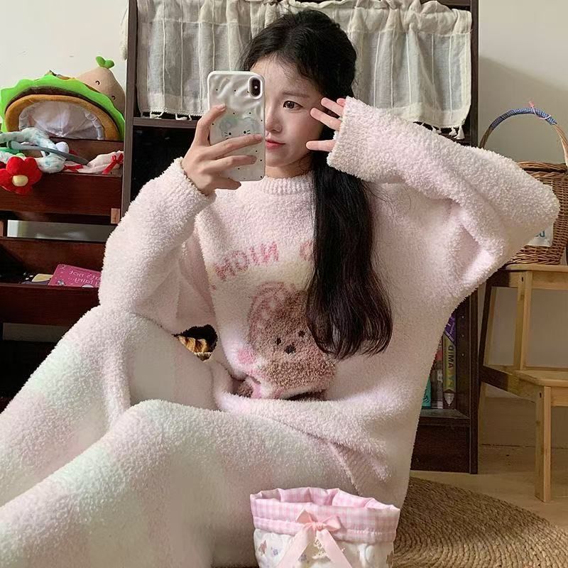 Wholesale drop shipping of new women's autumn and winter fleece pajamas, thickened coral fleece for warmth, winter home wear set Wholesale drop shipping of new women's autumn and winter fleece pajamas, thickened coral fleece for warmth, winter home wear set