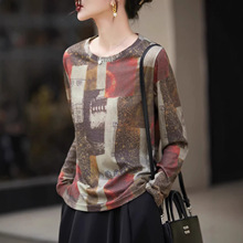 �羳Ů�b����a���W���Lӡ���A�I�L��ᘿ������|���^ƴɫ����