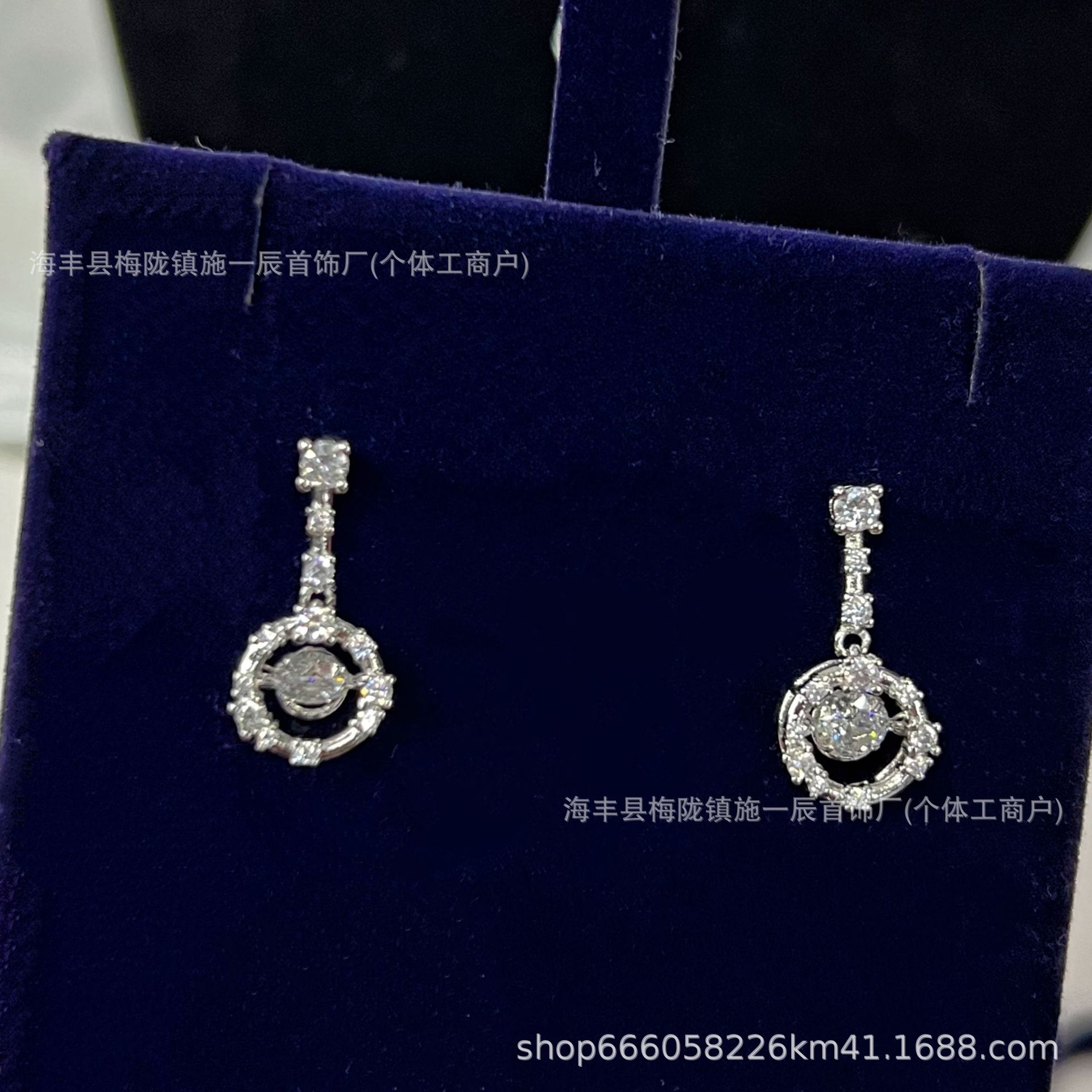 새로운 백금 심장 귀걸이