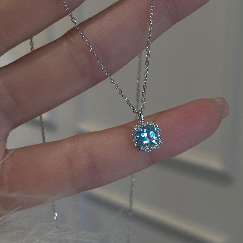 Special Offer Sea Blue Small Sugar Cube Necklace for Women, Accessible Luxury Niche High-End Zircon Pendant, Sweet Elegant, Fashionable Clavicle Chain