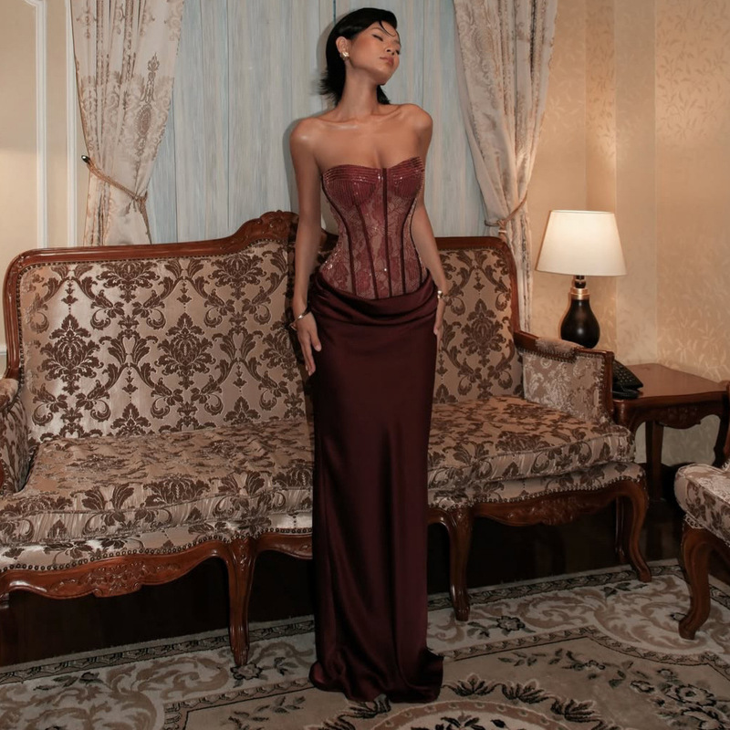 Sexy and Elegant Tube Top Lace Fishbone Slim-Fit Dress, New Long Dress in Burgundy for Hot Girls, Suitable for Shopping and Dating