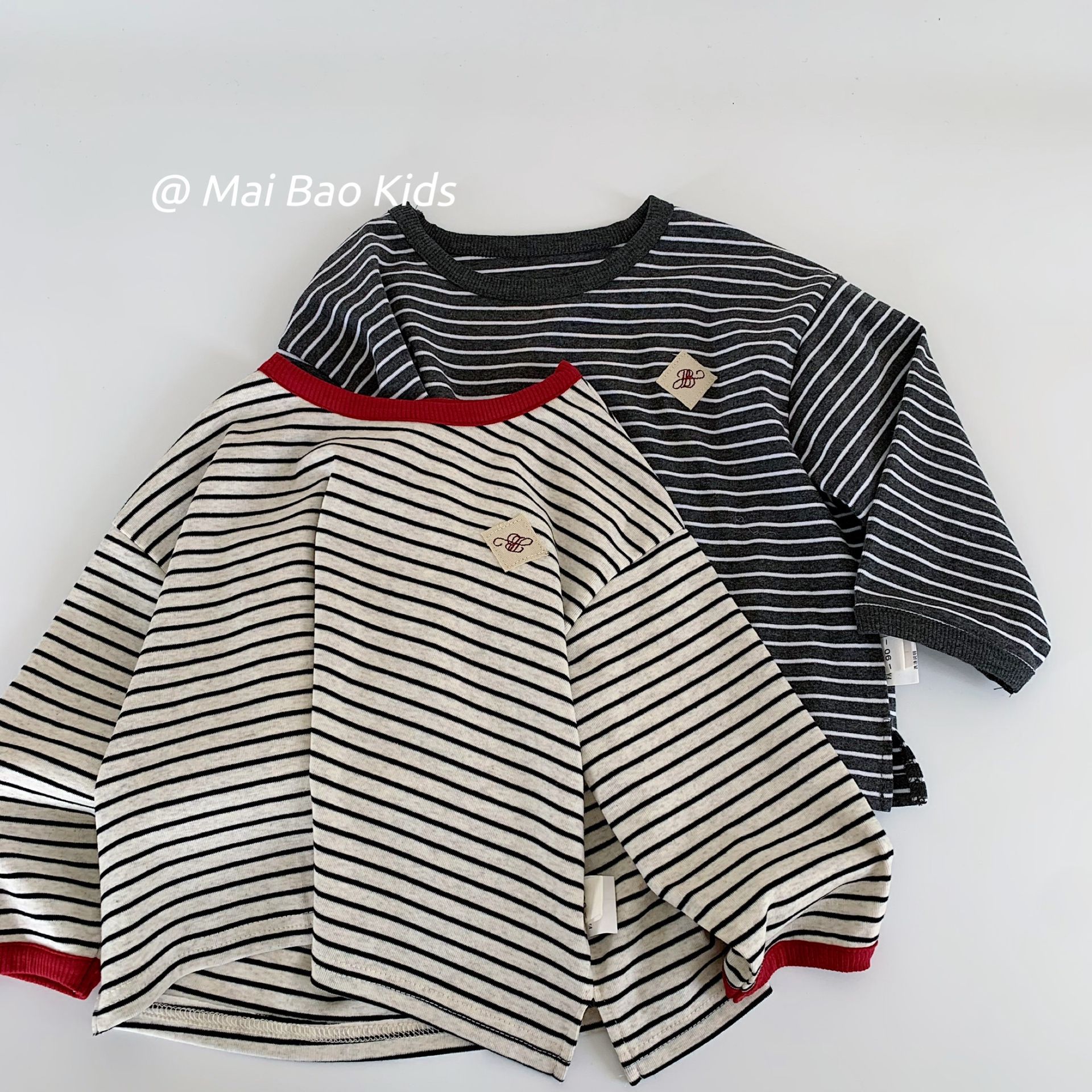 Mai Bao ropa infantil camiseta infantil 2025 otoño nuevo estilo coreano para niños y niñas camiseta de fondo a rayas bebé ropa de otoño t