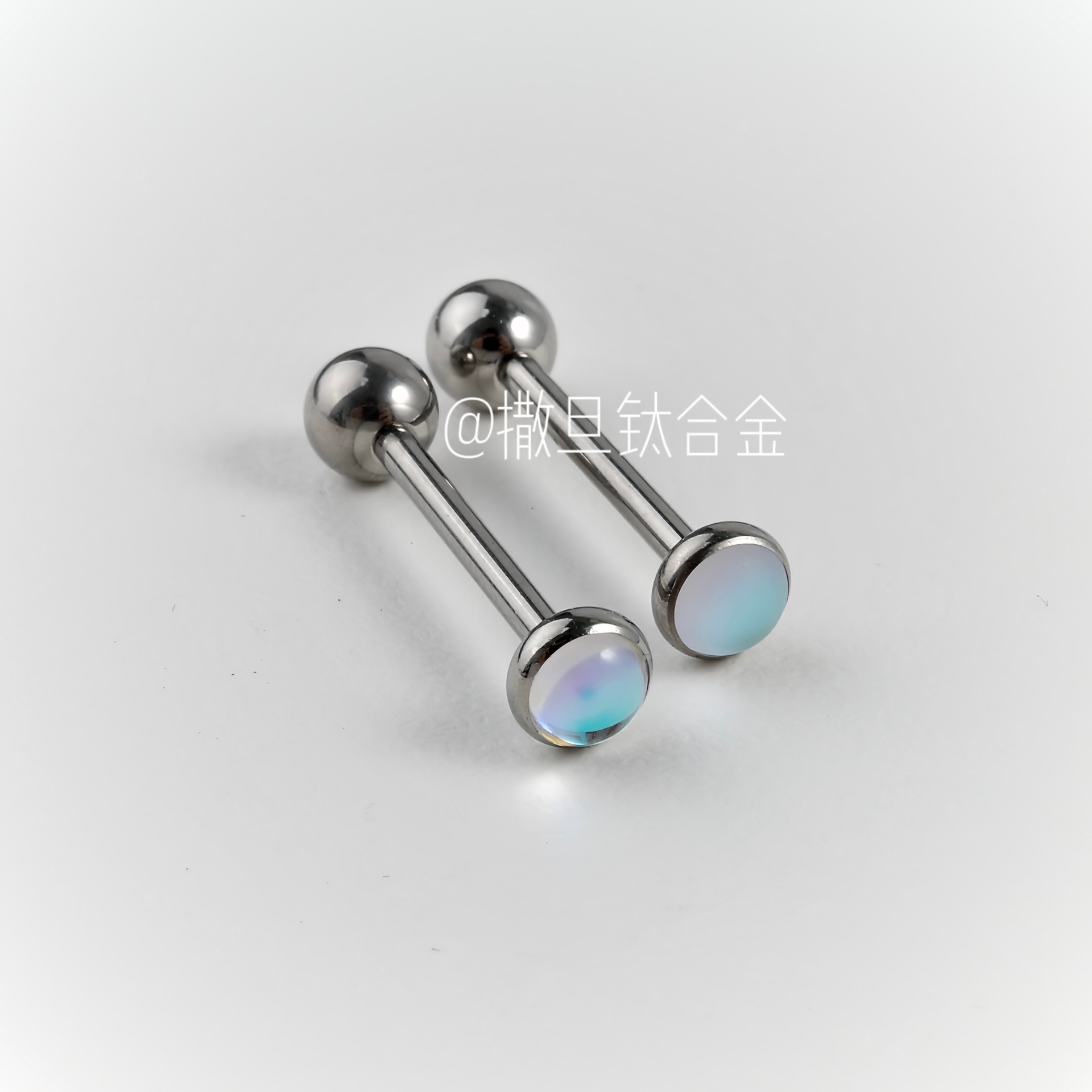 Pointed titanium steel lip stud product view