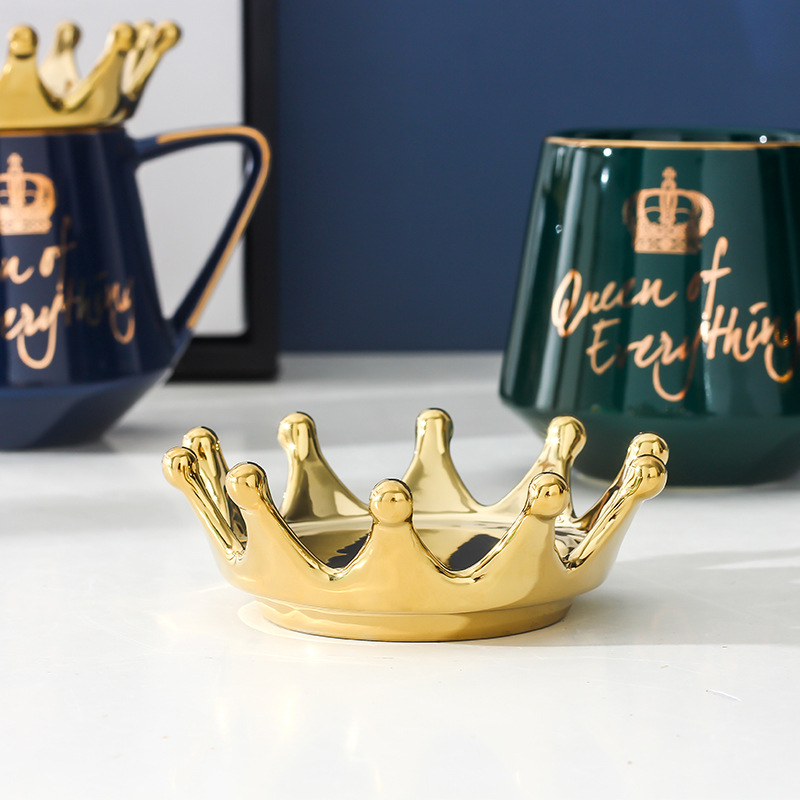 Taza de cerámica de corona creativa con tapa taza de café patrón de oro nórdico taza de marca de pareja taza de estómago grande regalo de mano