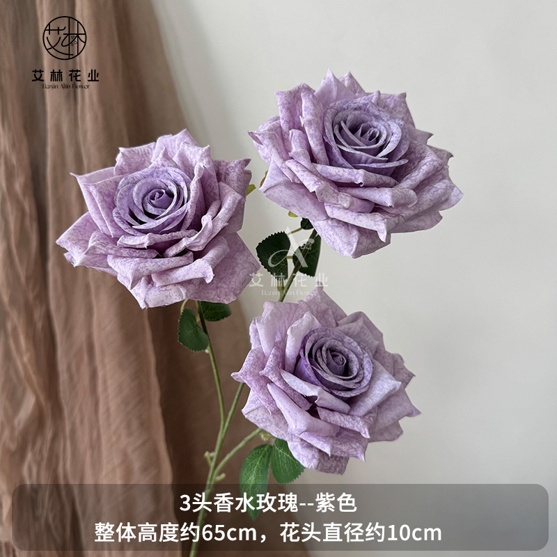 향기로운 장미 3송이