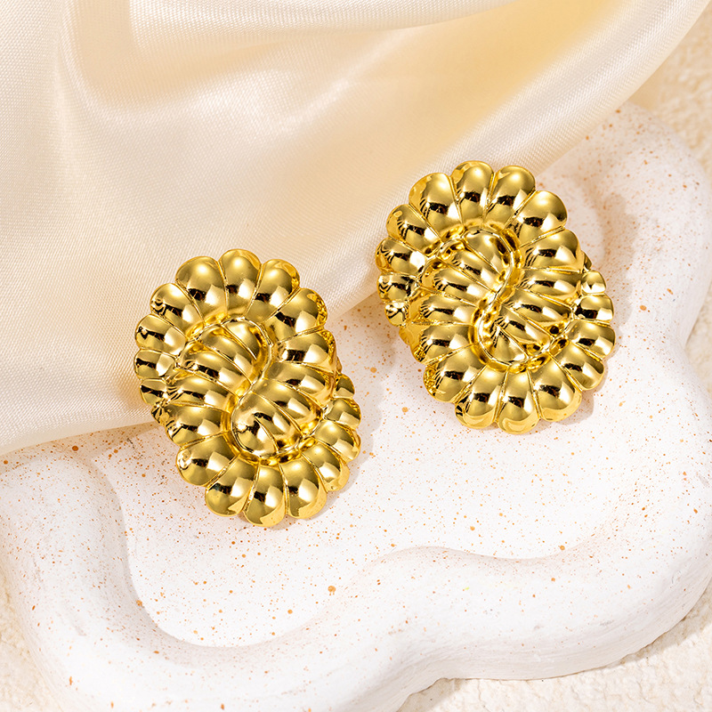 6g Weight 0.03µm Gold Plating Thickness Electroplated Gold Plating Process 201 Stainless Steel Ear Needle Material Golden Plated Plating Material Ear Studs Classification 1 Pair Quantity Daily Occasion 201 Stainless Steel Material Letter, Leaves, Heart Shape Pattern Women's Gender Elegant Style Plating Craft Titanium Steel Letter Leaves Heart Shape Elegant Ear Studs For Women's 9