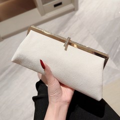 2025新型のレトロなベルベットの晩餐会のカバンが輝いています。