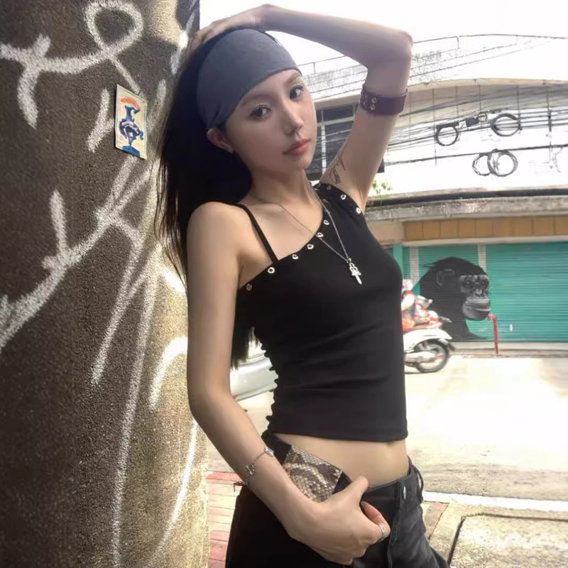 American Style Hot Girl Black Slant Shoulder Camisole Women's Summer Niche Design Sense Slim-fit Short Off-shoulder Top