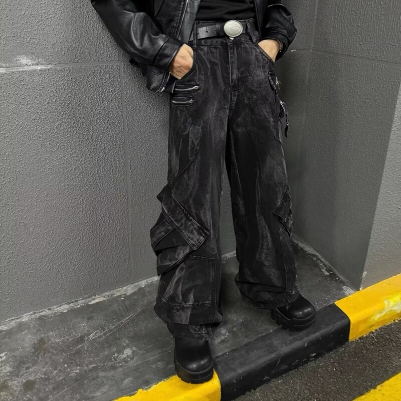 Street-style high-fashion workwear distressed micro-pocket jeans with flared legs and zippers, heavy-duty design, American trendy brand, retro Street-style high-fashion workwear distressed micro-pocket jeans with flared legs and zippers, heavy-duty design, American trendy brand, retro