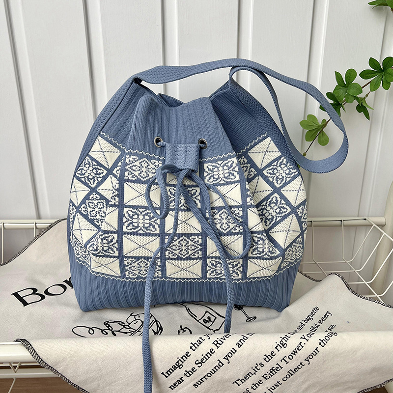 Bolsa de cubo de punto nuevo diseño japonés y coreano simple bolso de hombro de moda femenina versátil bolso portátil de viaje de verano