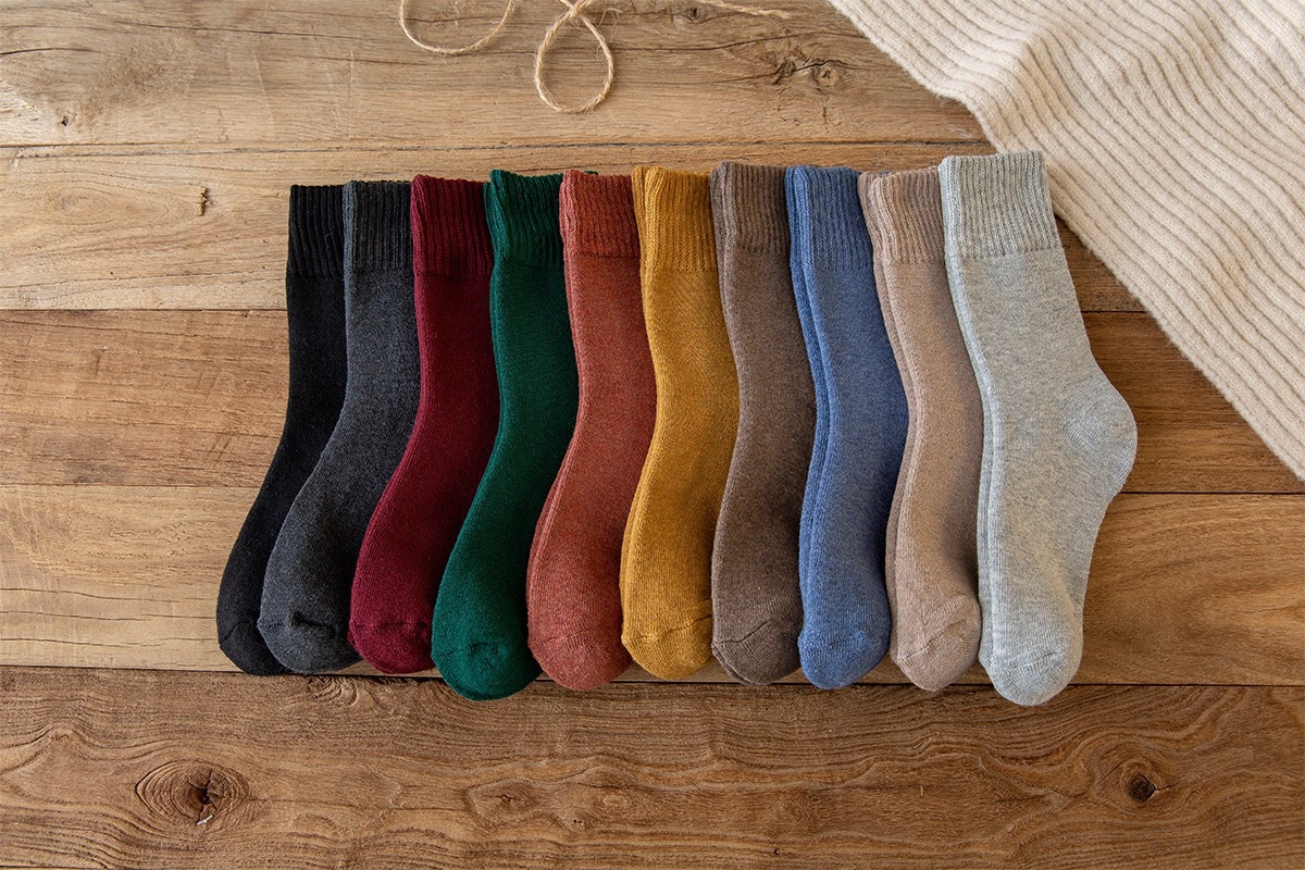 Men's Winter Plus Velvet Thickening In The Tube To Keep Warm Men's Socks Solid Color Long Tube Socks display picture 6