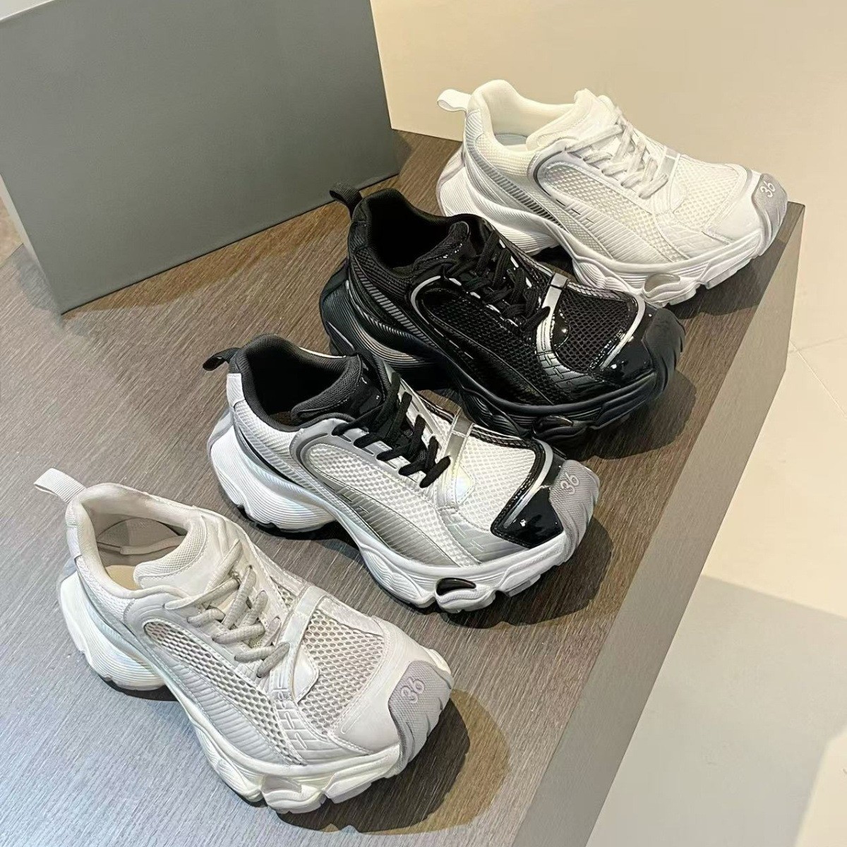 Edición de cuero de vaca ~ 2025 primavera Zhongann mostró pies pequeños zapatos de padre para mujeres con suela gruesa aumentada zapatos deportivos de cuero casuales para mujeres