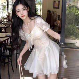 白月光连衣裙女夏日绝美在逃公主裙收腰蓬蓬裙子2026百搭短裙