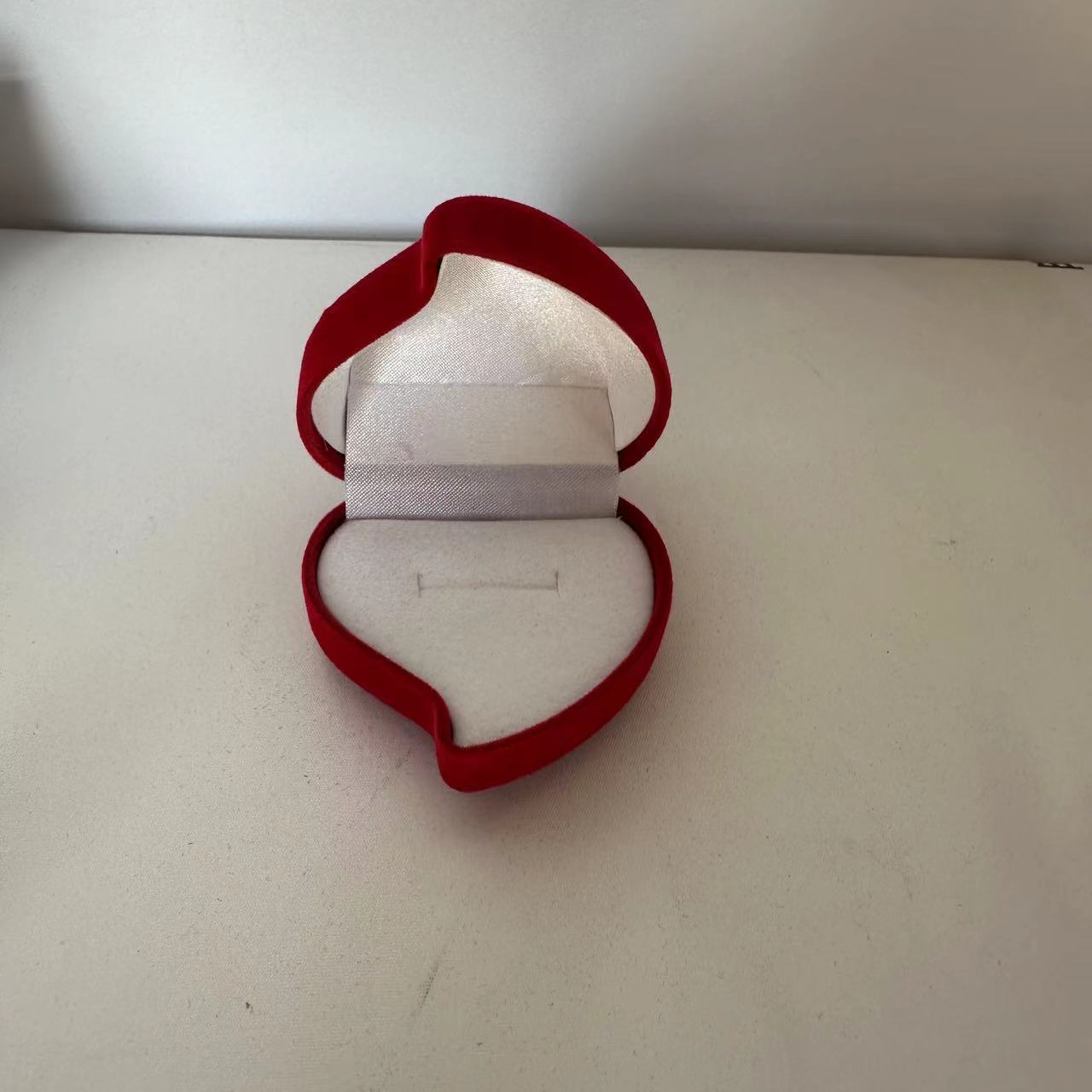 Anillo único rojo y blanco; 5.8 * 5.5 * 3.6cm
