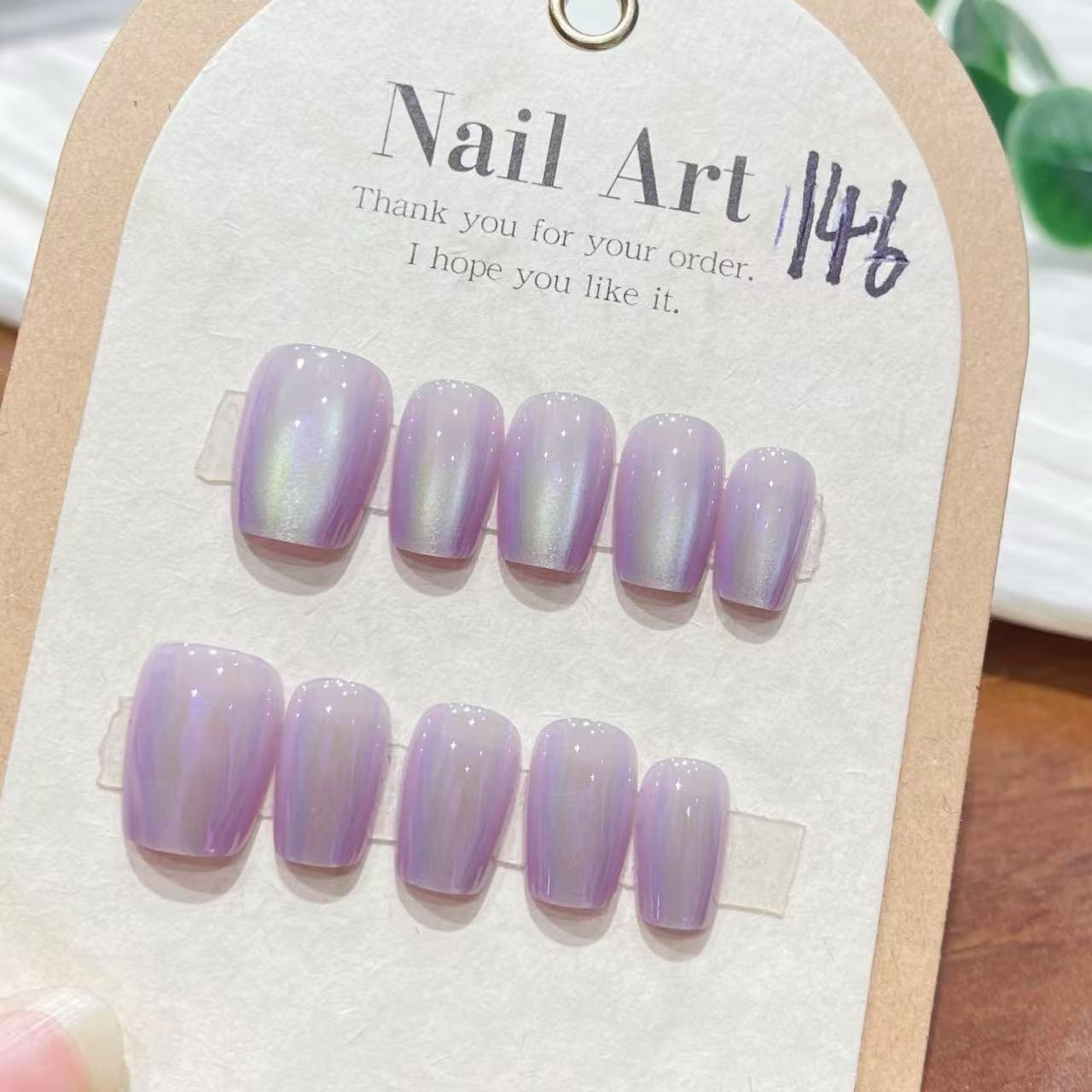 분홍색과 보라색 고양이 눈 오로라