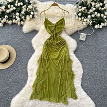 女神范设计感小心机扭结吊带连衣裙女2025夏季褶皱收腰不规则长裙