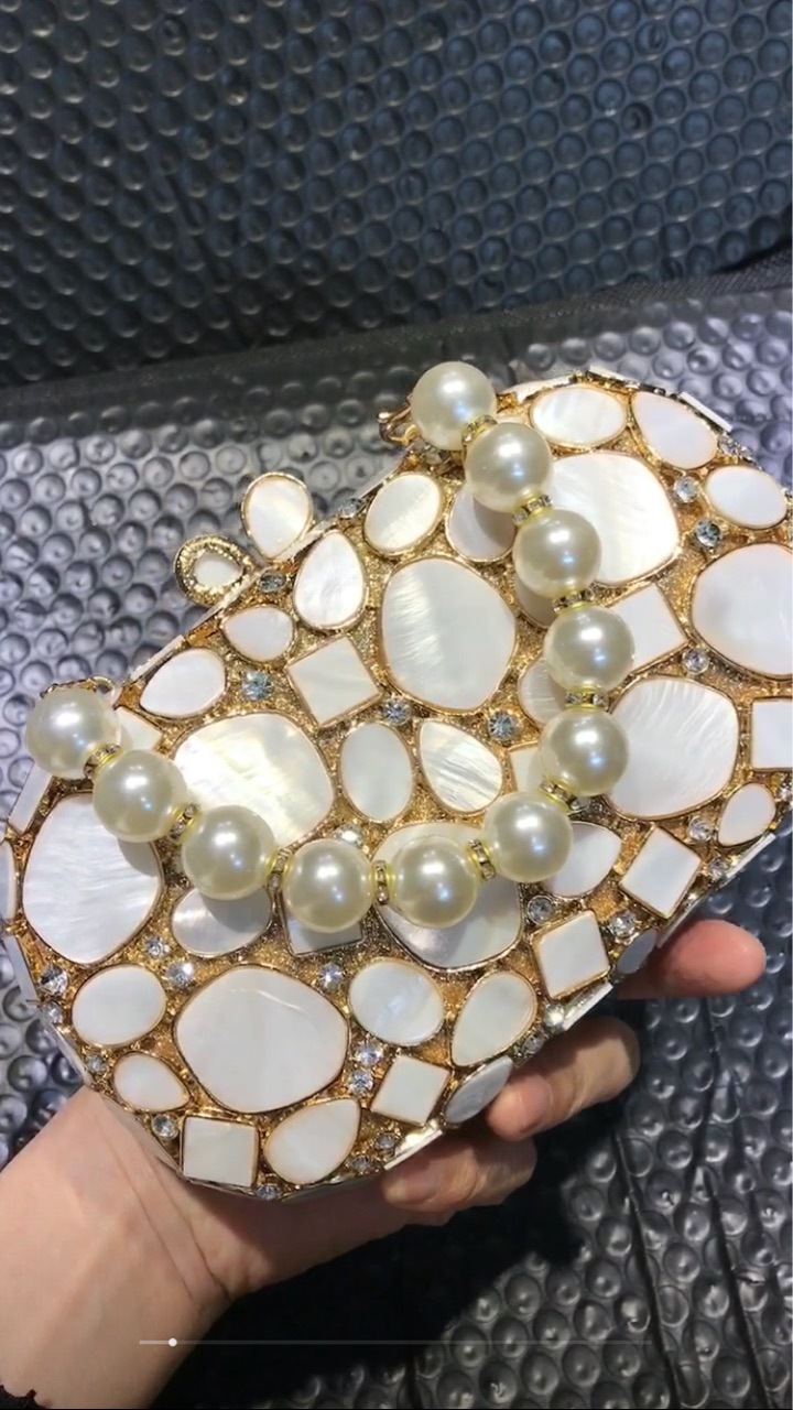 Nueva bolsa de diamante de concha de banquete europea y americana, bolsas de mano de diamante de metal, embrague Shell para mujeres