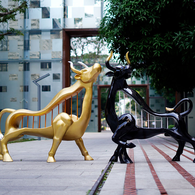 Simulación gran vaca hueca modelo de fibra vidrio escultura arrogante punto escénico Parque patio paisaje decoración adornos