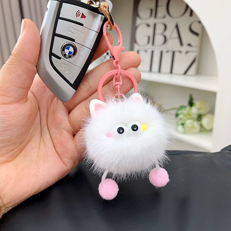 Suministro de nuevos lindos dibujos animados elfos de carbón pequeño colgante de pelusa colgante llavero de automóvil bolso colgante