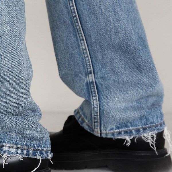 Pantalones vaqueros azules deshilachados de pierna recta americana retro con textura de copo de nieve pantalones casuales para hombres estilo no-501