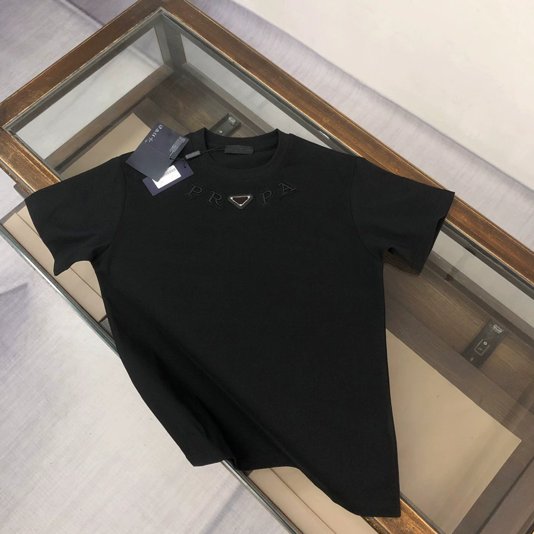 Летняя новая мужская футболка с металлическим треугольным логотипом, вышитым, коротким рукавом и круглым вырезом, свободного кроя