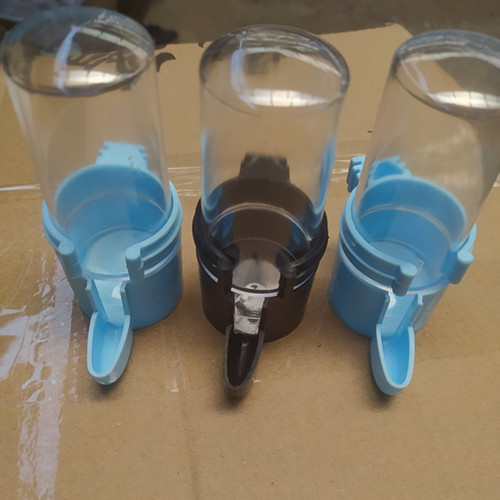 Bird drinking fountain automatic feeding cage water bottle, bird drinking accessories water jug, mynah parrot supplies