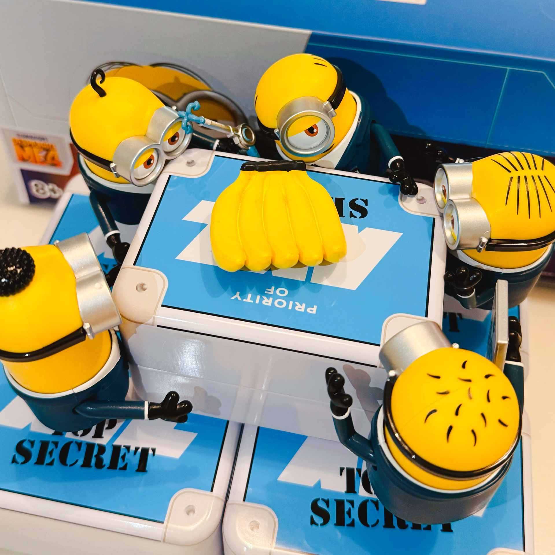 Audi Double Diamond Minion Intelligence Agent Magnetic Refrigerator Magnet Cartoon Animation Peripheral Toy Blind Box Pendant