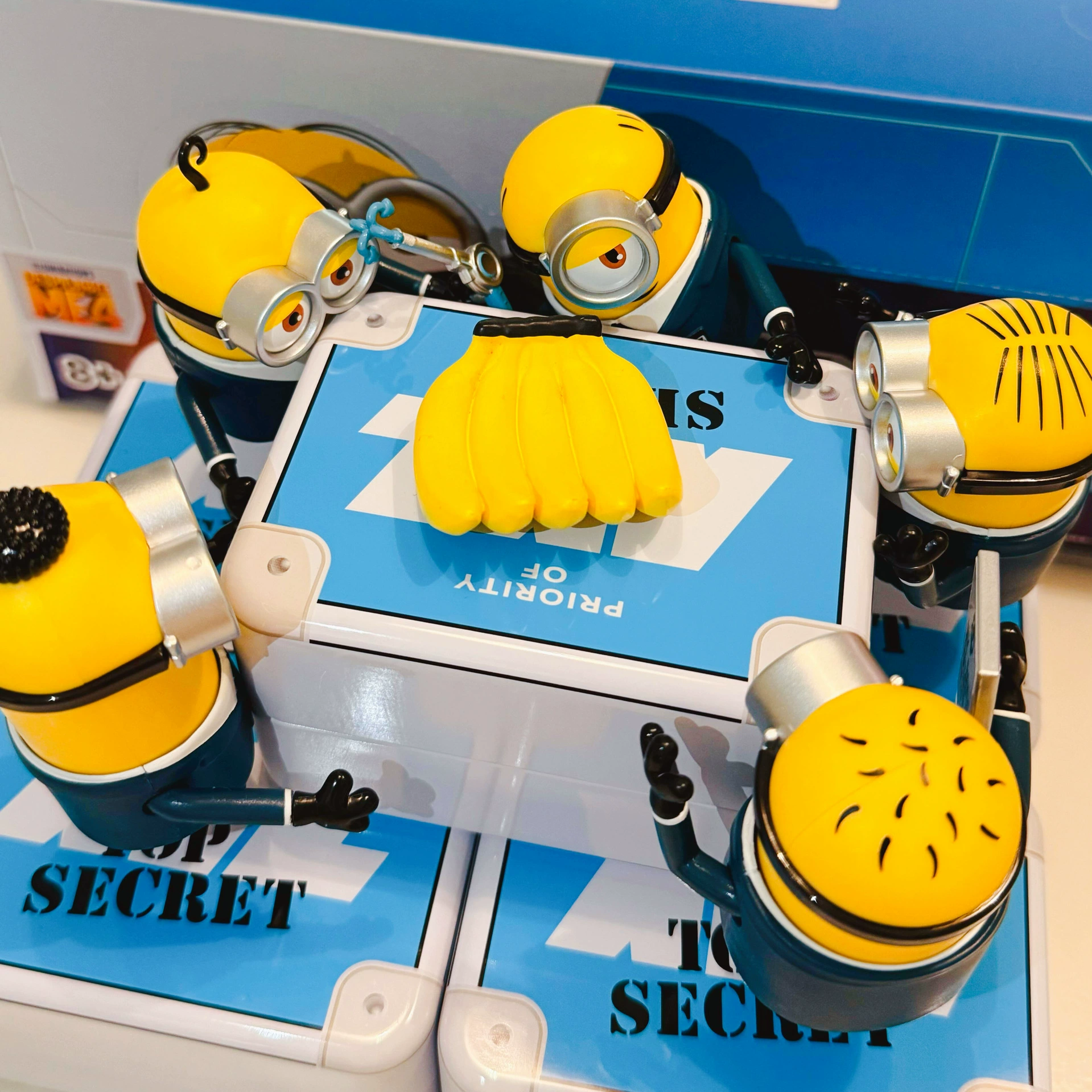 Audi Double Diamond Minion Intelligence Agent Magnetic Refrigerator Magnet Cartoon Animation Peripheral Toy Blind Box Pendant