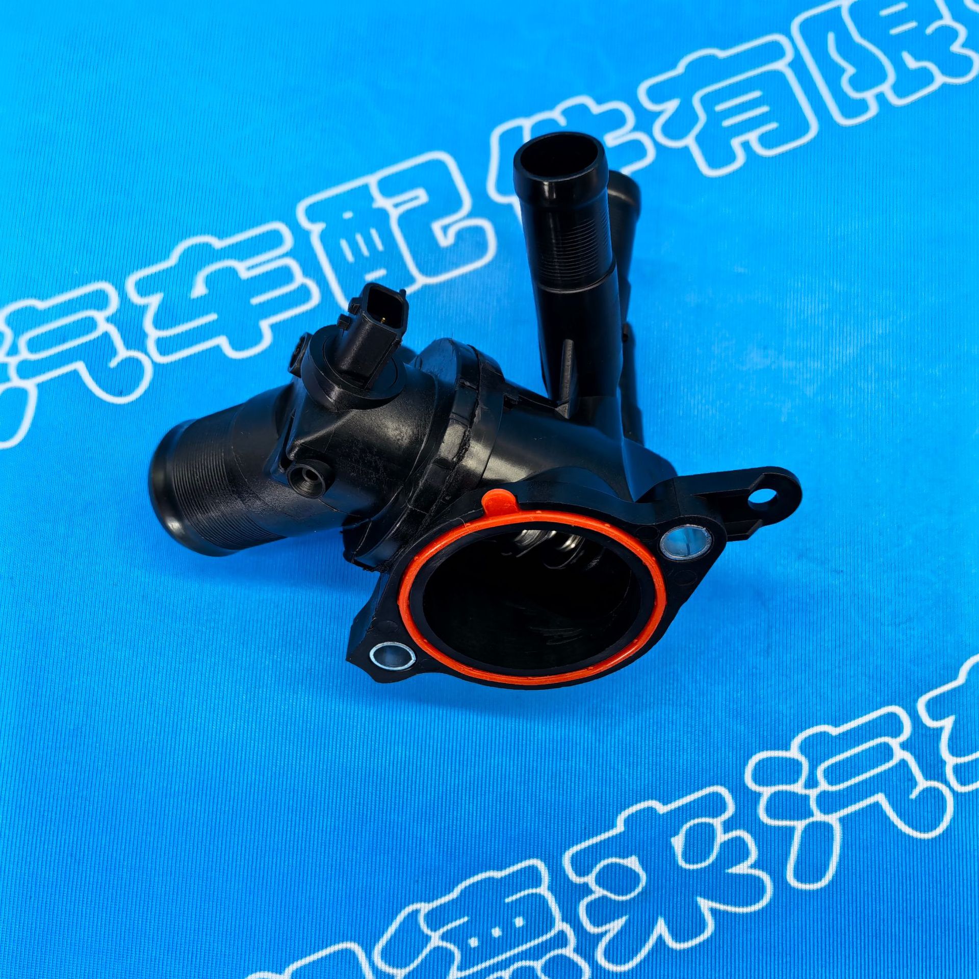 Suitable for Nissan 15 Qashqai 1.2T/J11Z Thermostat Housing with Thermostat 11061-00Q2H