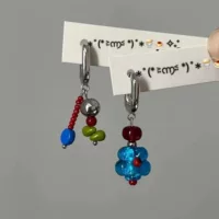 Островные серьги с асимметричным рисунком, небольшие подвески, универсальная посадка, многоцветные