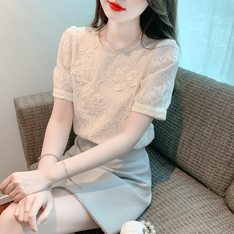 Fashionable lace summer shiffon T-shirt with a round collar