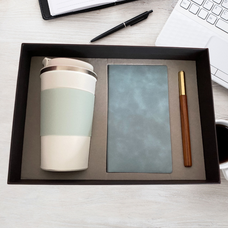 Actividades de la empresa Juego de regalos de empresa Logotipo impreso para enviar a los clientes Taza termo creativa para acompañar regalos de aniversario